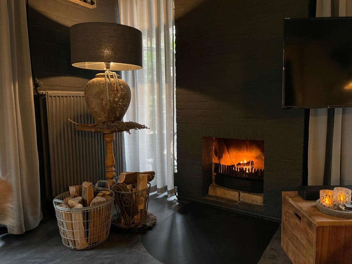 Lodge In Een Bosrijke Omgeving Met Hottub & Sauna Opt Rheezerveen Екстер'єр фото