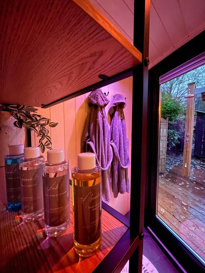 Lodge In Een Bosrijke Omgeving Met Hottub & Sauna Opt Rheezerveen Екстер'єр фото
