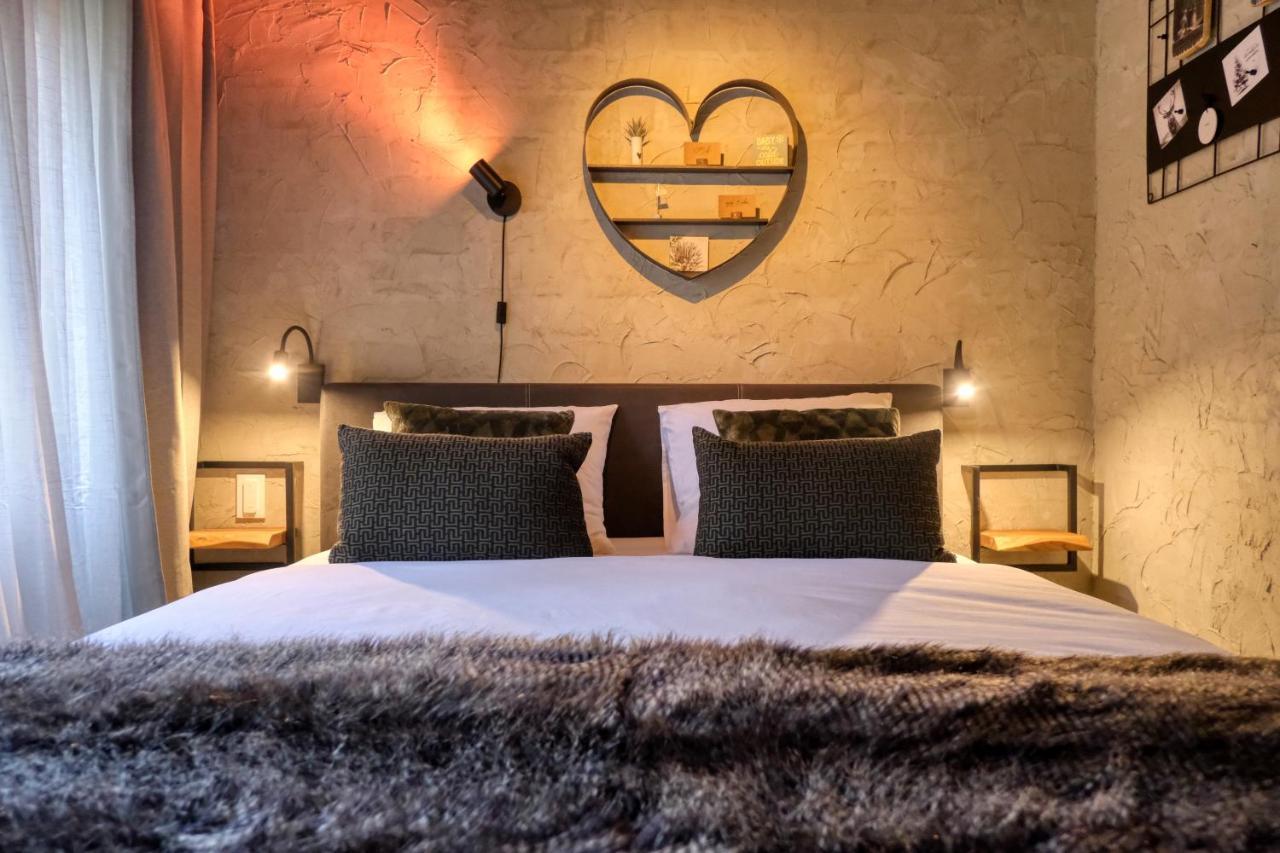 Lodge In Een Bosrijke Omgeving Met Hottub & Sauna Opt Rheezerveen Екстер'єр фото