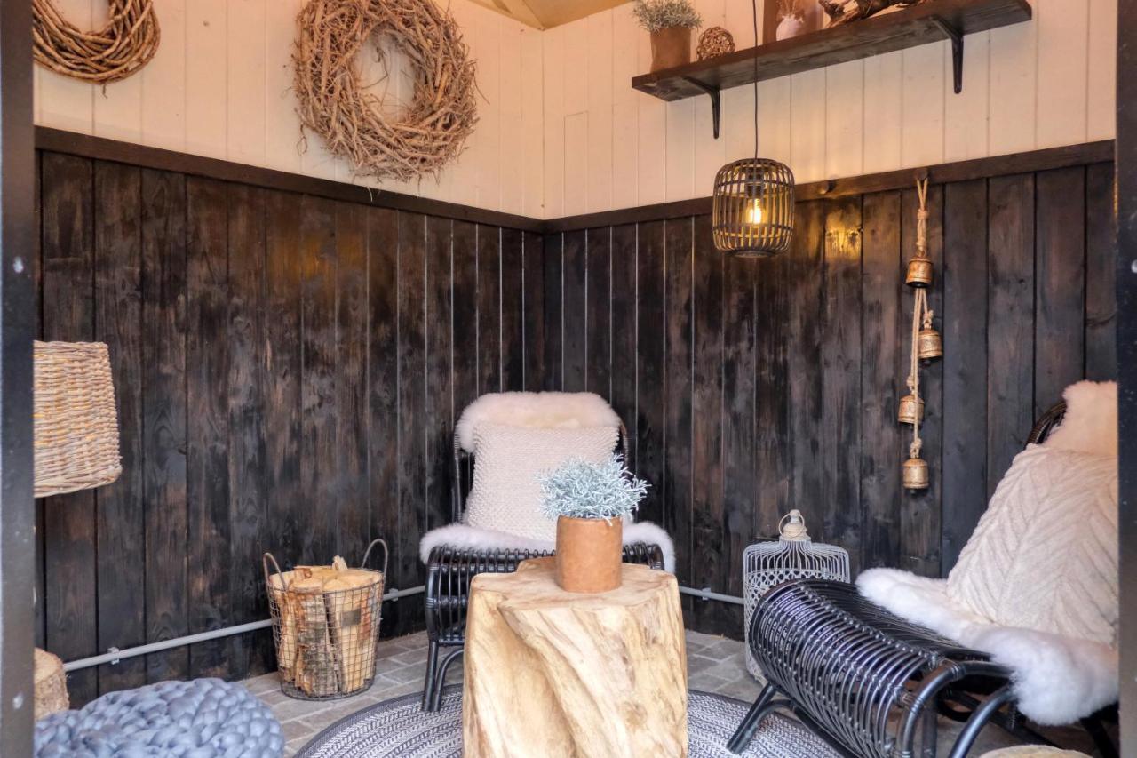 Lodge In Een Bosrijke Omgeving Met Hottub & Sauna Opt Rheezerveen Екстер'єр фото
